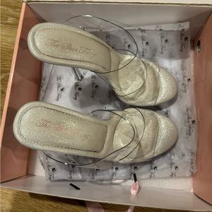 Shoe Fairy heels Gray bottoms